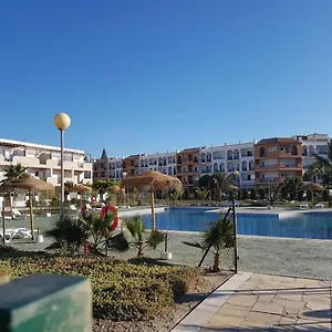 Casa Baja Naturista Con Palmeras Y Patio! Apartamento